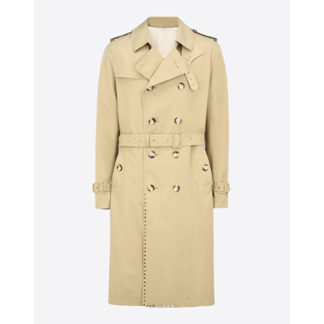 Moda uomo, trench: questa primavera l’uomo si veste in lungo