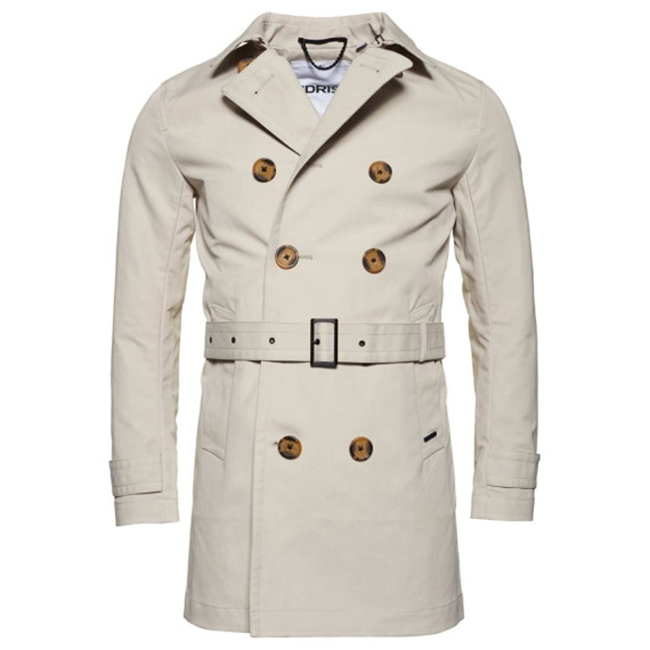 Moda uomo, trench: questa primavera l’uomo si veste in lungo