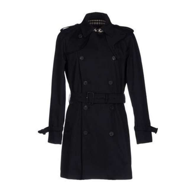 Moda uomo, trench: questa primavera l’uomo si veste in lungo