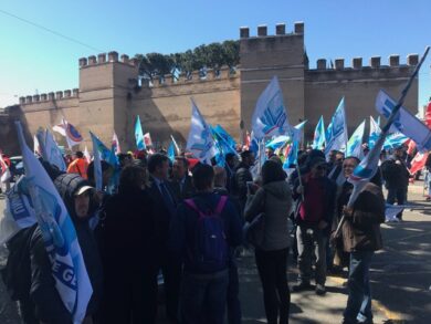 Gioia Tauro, leader UGL manifesta con i lavoratori: “Salviamo 400 famiglie”