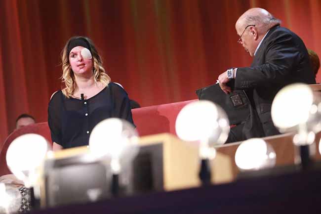 Gessica Notaro, la miss sfregiata con l’acido, mostra il suo volto in tv. Foto