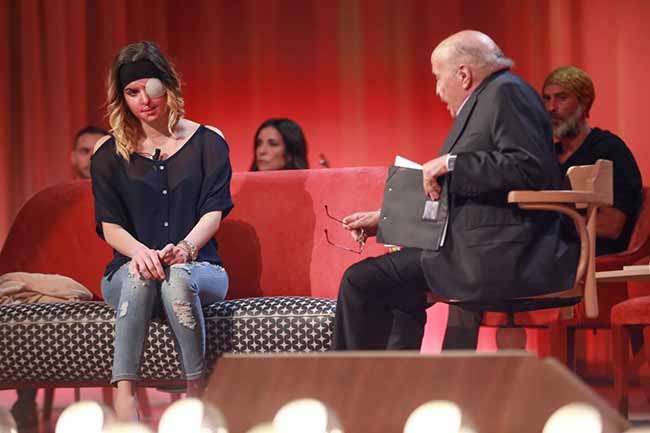 Gessica Notaro, la miss sfregiata con l’acido, mostra il suo volto in tv. Foto