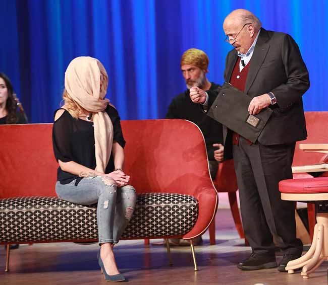 Gessica Notaro, la miss sfregiata con l’acido, mostra il suo volto in tv. Foto