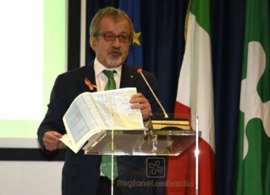 Lombardia, l’annuncio di Maroni: “Referendum autonomia? Si voterà a ottobre”