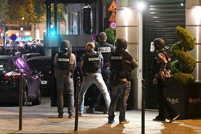 Attentato Parigi, il killer fermato a febbraio. Ecco chi è l’agente ucciso Attentato Parigi, il killer fermato a febbraio. Ecco chi è l’agente ucciso