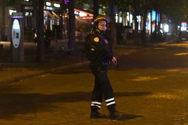 Attentato Parigi, il killer fermato a febbraio. Ecco chi è l’agente ucciso Attentato Parigi, il killer fermato a febbraio. Ecco chi è l’agente ucciso
