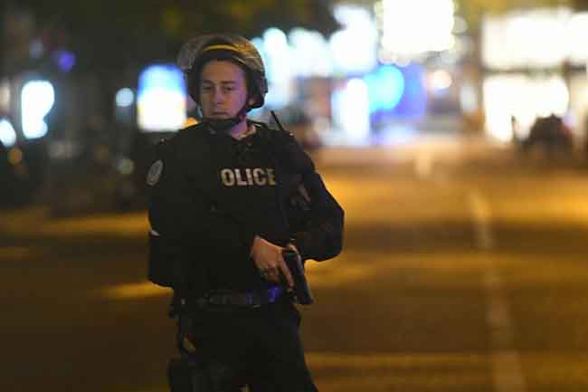 Attentato Parigi, il killer fermato a febbraio. Ecco chi è l’agente ucciso Attentato Parigi, il killer fermato a febbraio. Ecco chi è l’agente ucciso