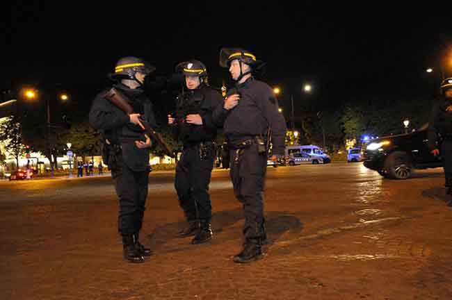 Attentato Parigi, il killer fermato a febbraio. Ecco chi è l’agente ucciso Attentato Parigi, il killer fermato a febbraio. Ecco chi è l’agente ucciso