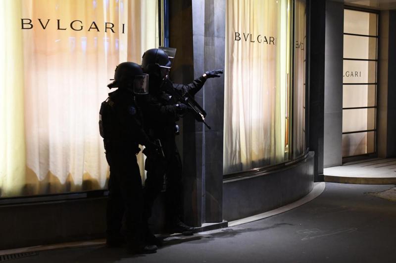 Attentato Parigi, il killer fermato a febbraio. Ecco chi è l’agente ucciso Attentato Parigi, il killer fermato a febbraio. Ecco chi è l’agente ucciso