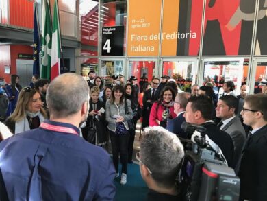 Tempo di Libri, fiera promossa ‘con riserva’: critiche a date e orari