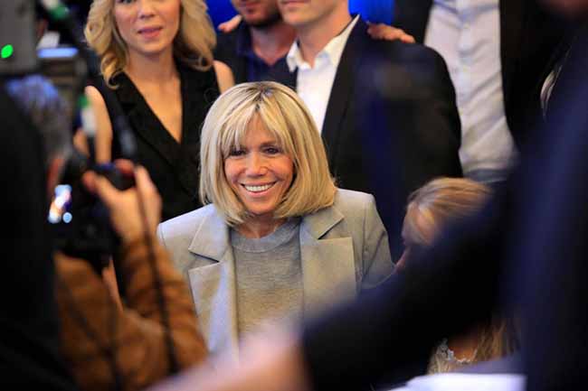 Brigitte Macron, 64 anni, taglia 38. Macron e la moglie, sua ex-prof. Video Brigitte Macron, 64 anni, taglia 38. Macron e la moglie, sua ex-prof. Video