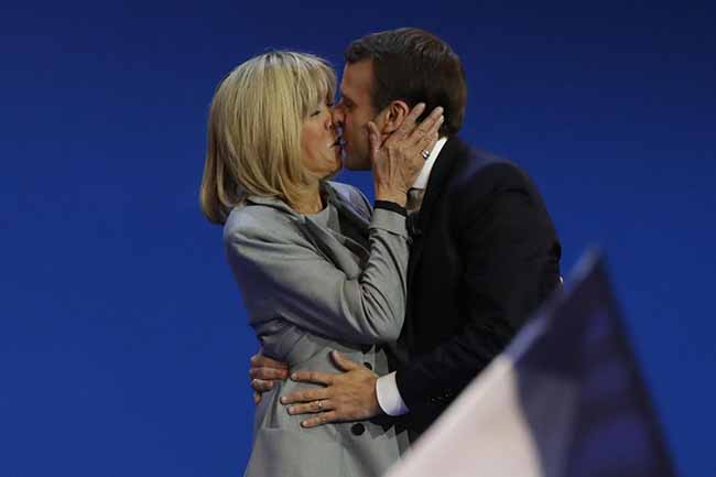 Brigitte Macron, 64 anni, taglia 38. Macron e la moglie, sua ex-prof. Video Brigitte Macron, 64 anni, taglia 38. Macron e la moglie, sua ex-prof. Video