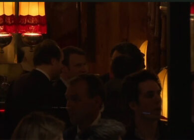 Macron festeggia a cena con artisti e uomini di cultura. Ecco chi c’era