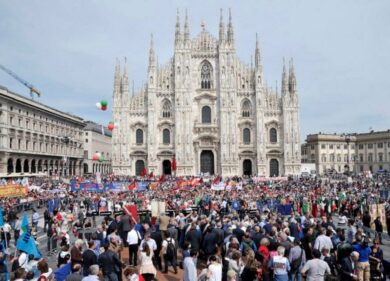 25 Aprile a Milano: il corteo, le corone per i Caduti, tutte le iniziative