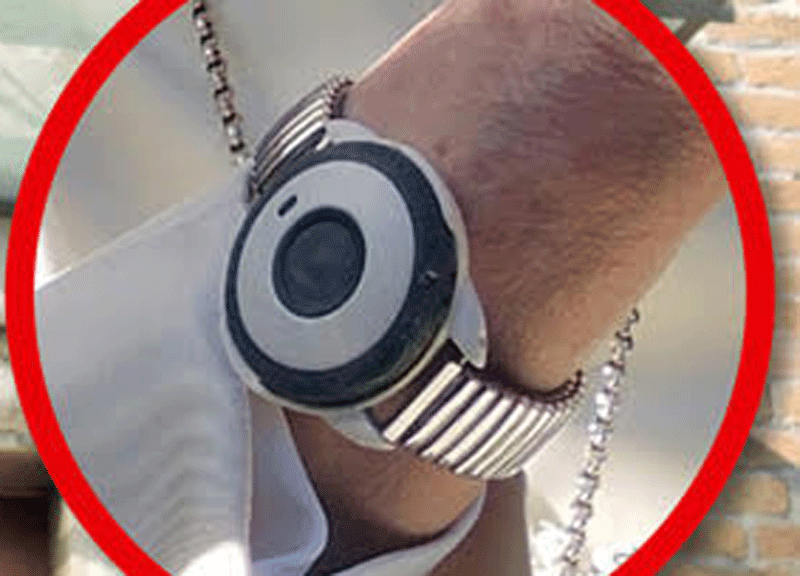 Benedetto XVI con al polso un apparecchio elettromedicale. LE FOTO Benedetto XVI con al polso un apparecchio elettromedicale. LE FOTO