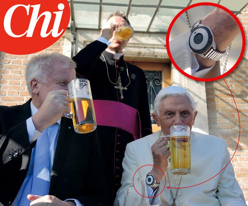 Benedetto XVI con al polso un apparecchio elettromedicale. LE FOTO Benedetto XVI con al polso un apparecchio elettromedicale. LE FOTO