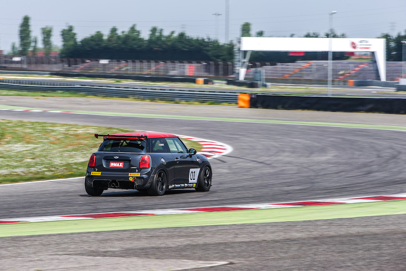 Mini Challenge: si scaldano i motori per la stagione 2017 Mini Challenge: si scaldano i motori per la stagione 2017