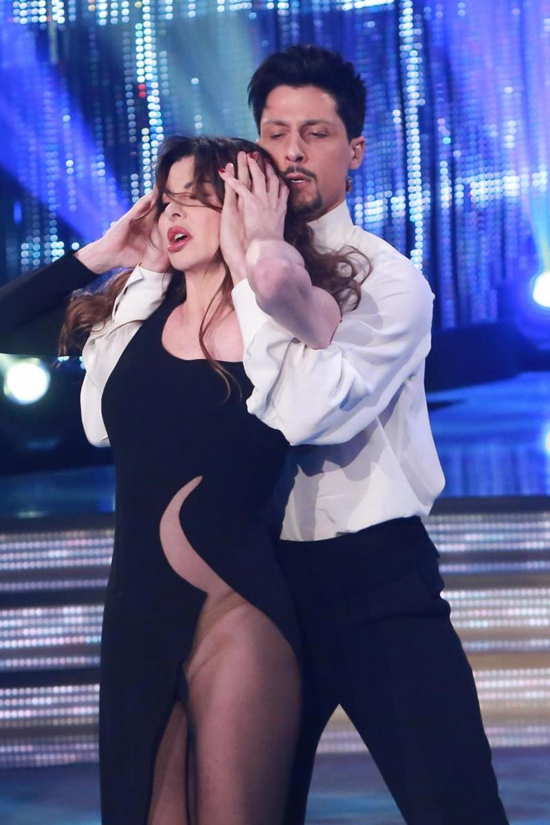 Alba Parietti: “La Lucarelli vuole la mia testa? Le hanno dato un mitra” Alba Parietti: “La Lucarelli vuole la mia testa? Le hanno dato un mitra”