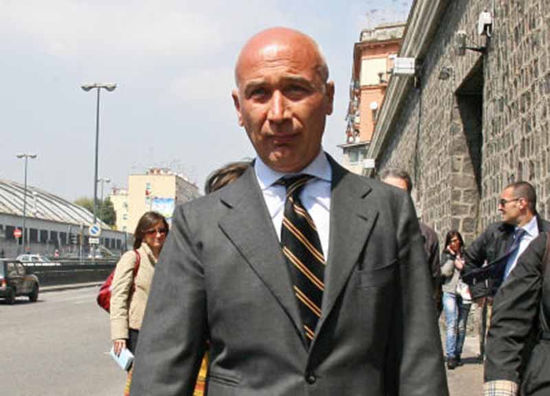 Romeo si ferisce in carcere: si schiaccia il dito nel cancello della cella Romeo si ferisce in carcere: si schiaccia il dito nel cancello della cella