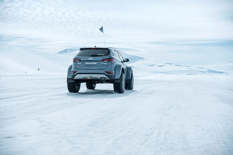 Patrick Bergel a bordo di una Hyundai Santa Fe conquista l’Antartide Patrick Bergel a bordo di una Hyundai Santa Fe conquista l’Antartide