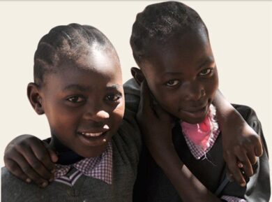 Artisti e vino insieme per le bambine di strada di Nairobi