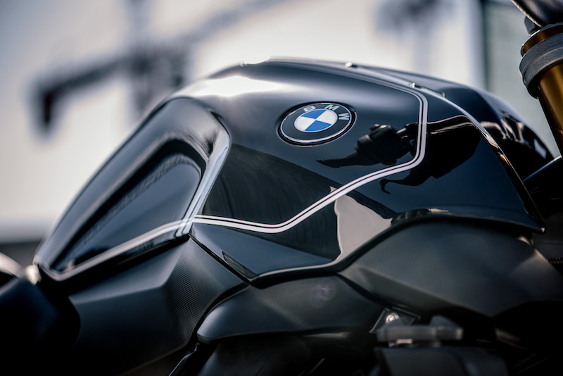 BMW R 1200 R Black Edition  solo per i motociclisti italiani