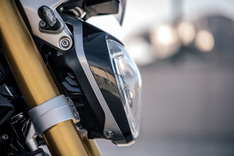 BMW R 1200 R Black Edition  solo per i motociclisti italiani