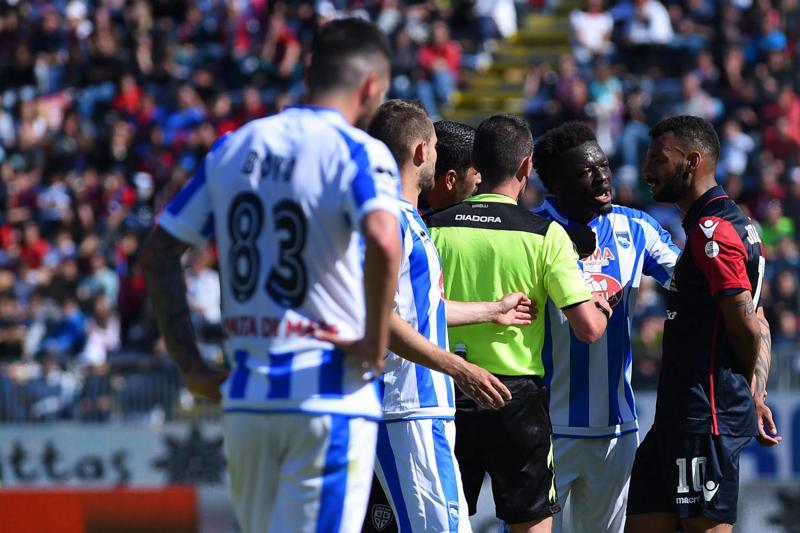 Muntari: esempio anti-razzismo per l’Onu e squalificato dal Giudice Sportivo Muntari: esempio anti-razzismo per l’Onu e squalificato dal Giudice Sportivo