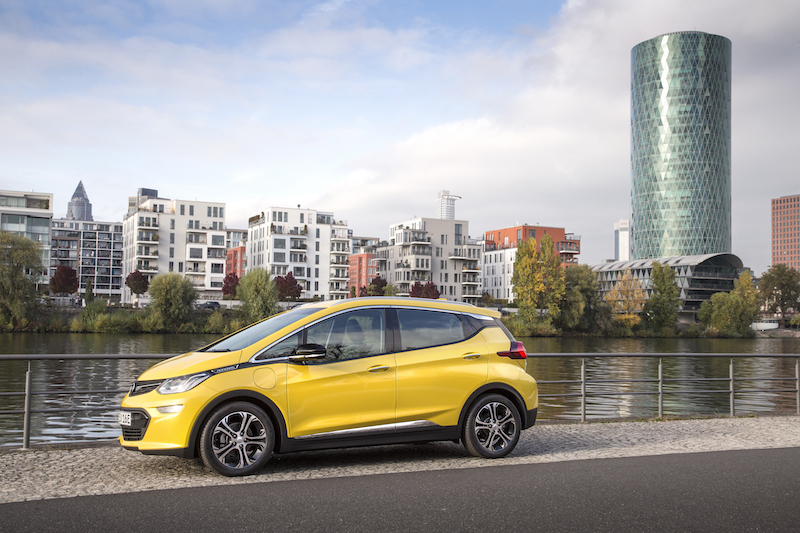 Opel Ampera -e : viaggio garantito per 520 km in modalità elettrica Opel Ampera -e : viaggio garantito per 520 km in modalità elettrica