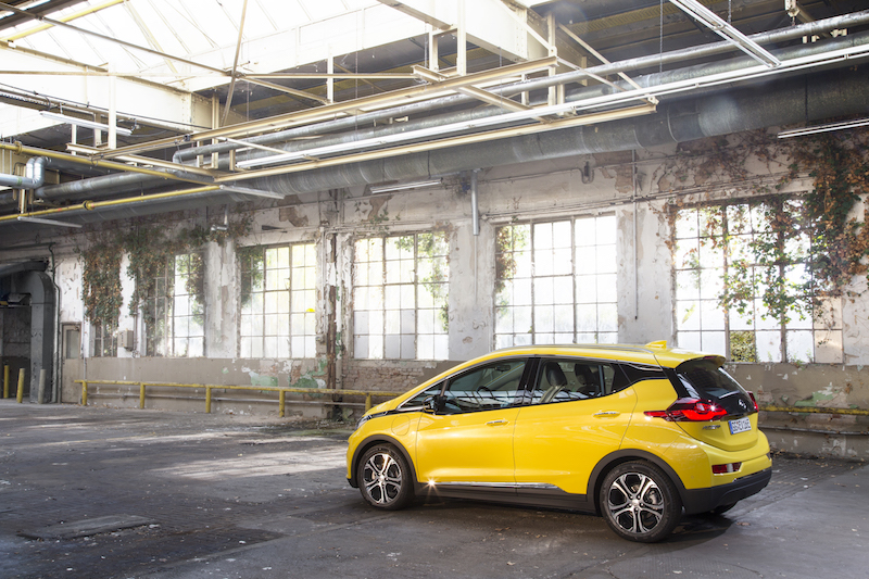 Opel Ampera -e : viaggio garantito per 520 km in modalità elettrica Opel Ampera -e : viaggio garantito per 520 km in modalità elettrica