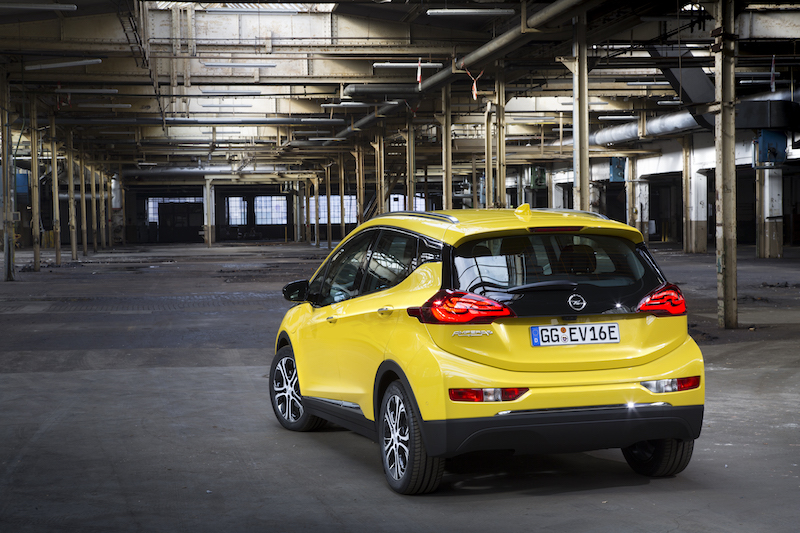 Opel Ampera -e : viaggio garantito per 520 km in modalità elettrica Opel Ampera -e : viaggio garantito per 520 km in modalità elettrica