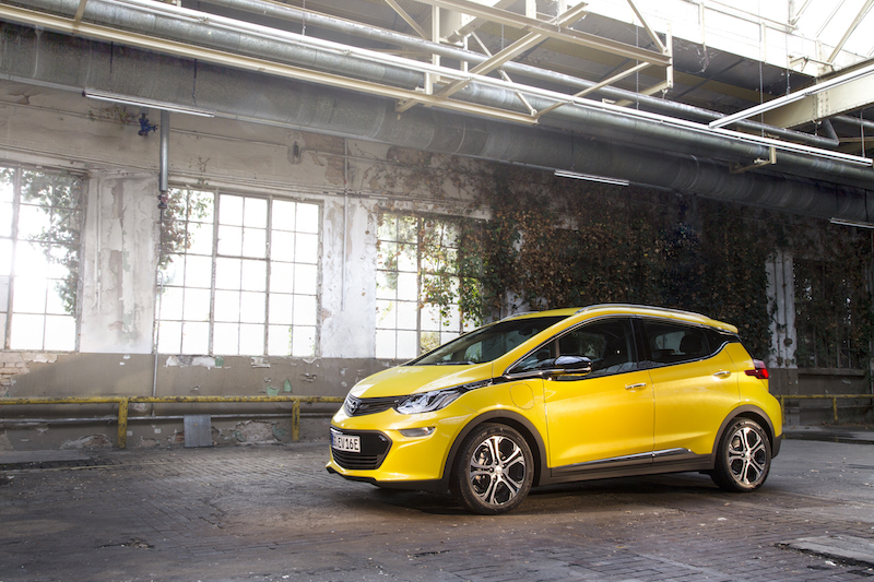 Opel Ampera -e : viaggio garantito per 520 km in modalità elettrica Opel Ampera -e : viaggio garantito per 520 km in modalità elettrica