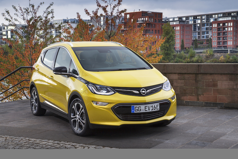 Opel Ampera -e : viaggio garantito per 520 km in modalità elettrica Opel Ampera -e : viaggio garantito per 520 km in modalità elettrica