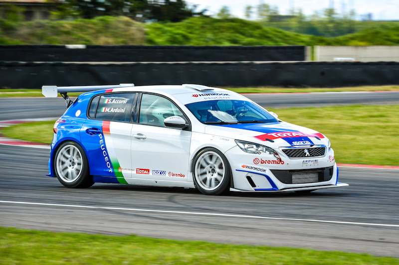 Peugeot 308 Racing Cup: scende in pista  con Stefano Accorsi