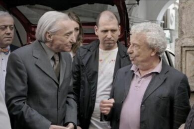 “E se mi comprassi una sedia?”: la sfida a “Quo Vado?” di Checco Zalone