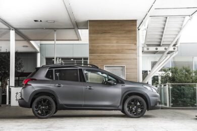 Peugeot  SUV 2008 Black Matt  e sei alla moda