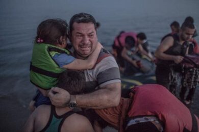Migranti, non gli dà il cappellino da baseball. Scafista spara a un bambino