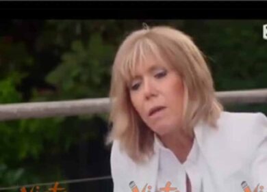 Brigitte racconta come Macron l’ha conquistata: Mi ha tempestato di telefonate