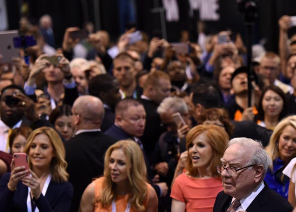 Buffett e i consigli alla moglie. Così l’Oracolo smentisce se stesso