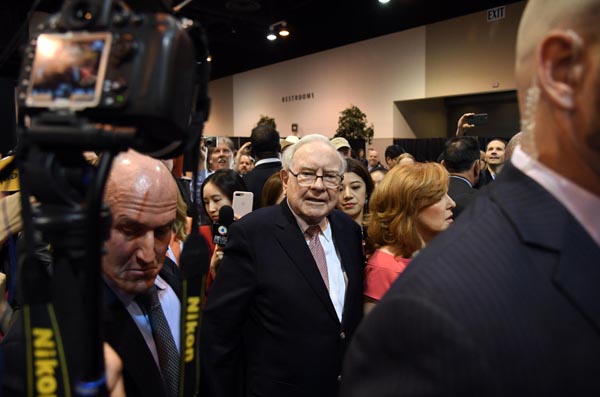 Buffett e i consigli alla moglie. Così l’Oracolo smentisce se stesso