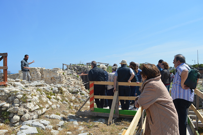 Castro, iniziano le vacanze nel Salento dei due mari Castro, iniziano le vacanze nel Salento dei due mari
