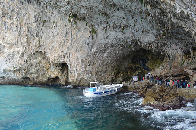 Castro, iniziano le vacanze nel Salento dei due mari Castro, iniziano le vacanze nel Salento dei due mari