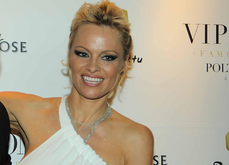 Pamela Anderson e Julian Assange fidanzati Pamela Anderson e Julian Assange fidanzati
