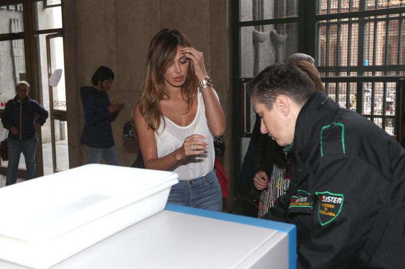Belen, super tacchi in tribunale: FOTO. “Corona? Il signore delle buste” Belen, super tacchi in tribunale: FOTO. “Corona? Il signore delle buste”