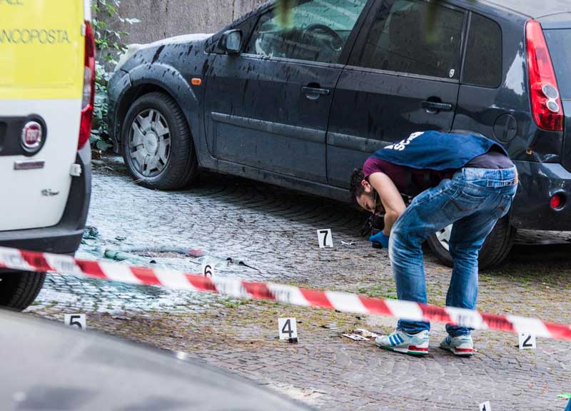 Bomba carta esplode a Roma. Terrore all’ufficio postale di via Marmorata Bomba carta esplode a Roma. Terrore all’ufficio postale di via Marmorata
