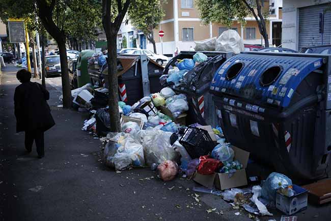Rifiuti a Roma: oltre 6 milioni di ratti nella capitale di Topolandia
