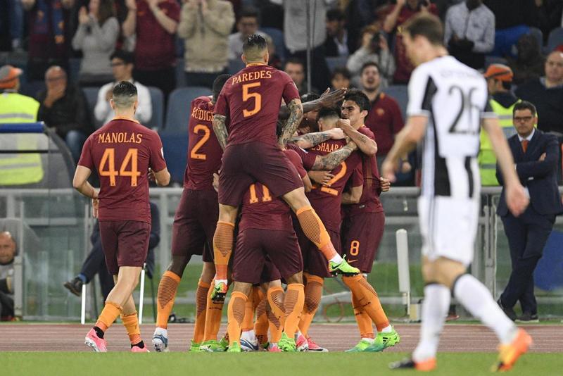 Roma-Juventus 3-1. El Shaarawy e Nainggolan cancellano la festa scudetto Roma-Juventus 3-1. El Shaarawy e Nainggolan cancellano la festa scudetto