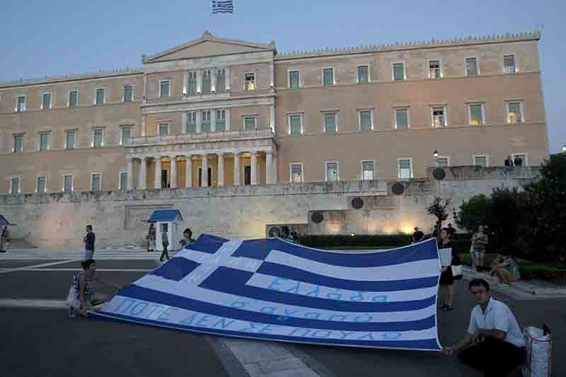Grecia, sciopero contro il nuovo piano di austerità: scontri Grecia, sciopero contro il nuovo piano di austerità: scontri