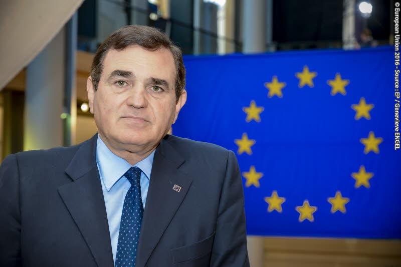 Telefonia, addio roaming. Patriciello: “Momento storico per l’Europa” Telefonia, addio roaming. Patriciello: “Momento storico per l’Europa”