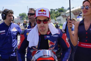 Hayden, l’automobilista: “Sbucato dallo stop”. Medici: “Danno cerebrale”